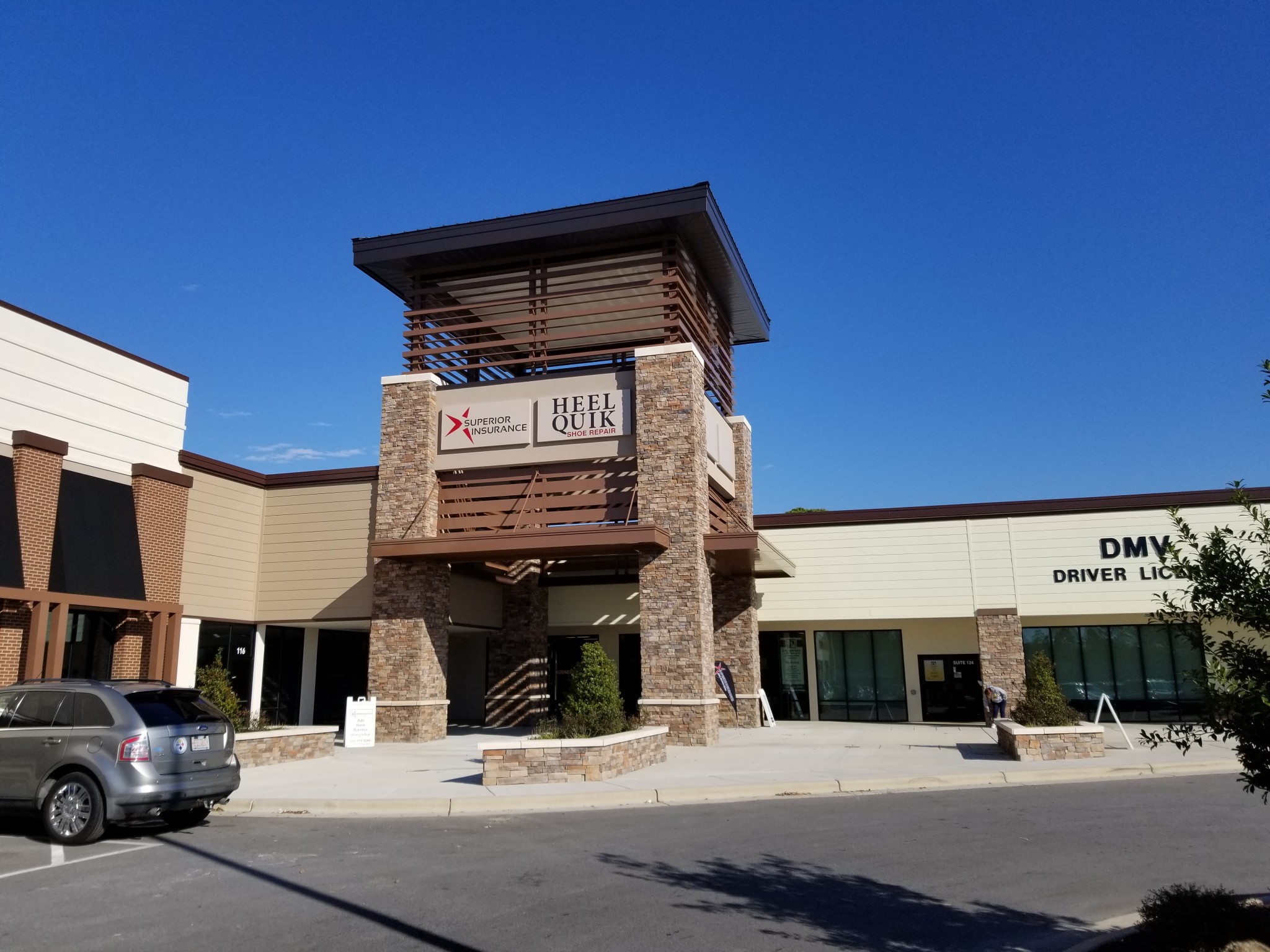 GreenvilleSquare_2019_1 Powder coated Overhead supported canopies and decorative Louver screens.
